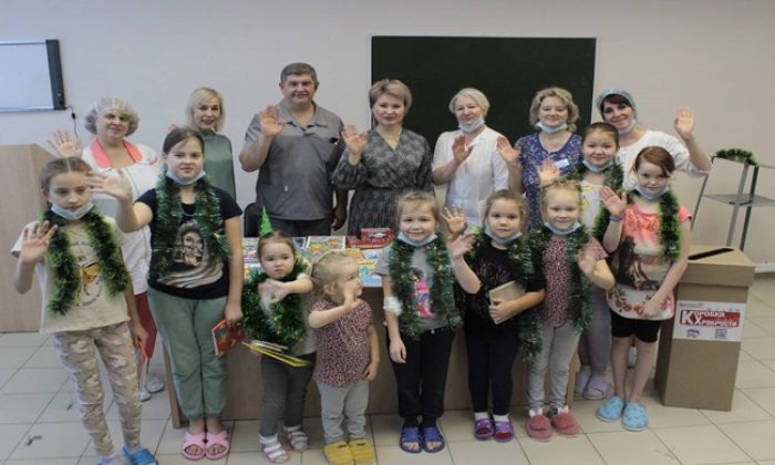 По всей стране «Единая Россия» передаёт в детские больницы сотни «Коробок храбрости»