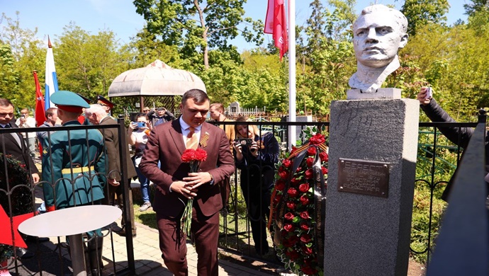 В Ростове-на-Дону депутаты «Единой России» благоустроили мемориал участника Великой Отечественной войны