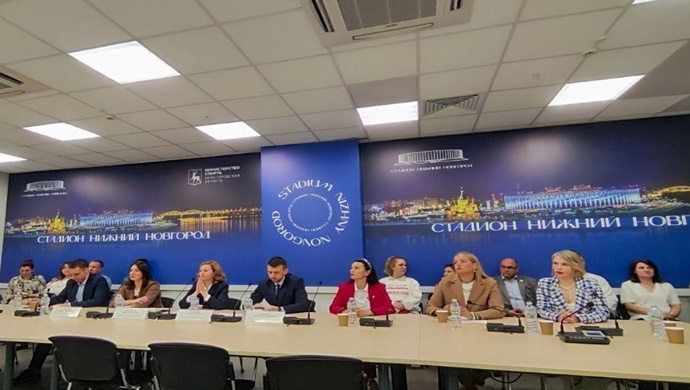 Birleşik Rusya Kadın Hareketi, SVO katılımcılarının ve ailelerinin istihdam deneyimlerini paylaşmak amacıyla kadın kulüplerinin katıldığı bir telekonferans düzenledi