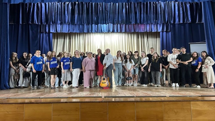 Birleşik Rusya, Rus Dili Günü için ülke çapında tematik etkinlikler düzenledi