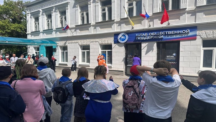 В штабе общественной поддержки «Единой России» в Ставрополе подготовили развлекательную программу для детей