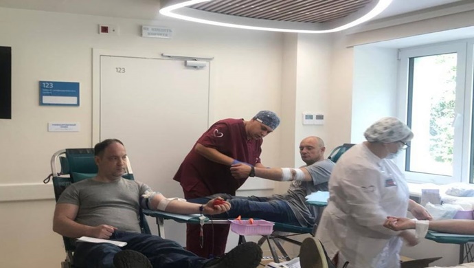 Moskova’da Birleşik Rusya bağış kampanyasına katılanlar 14 litreden fazla kan bağışında bulundu