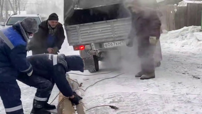 «Единая Россия» оказывает помощь оставшимся в морозы без тепла из-за аварии на коммунальных сетях жителям Бодайбо Иркутской области