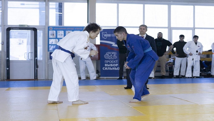 Birleşik Rusya’nın desteğiyle Omsk’ta öğrenciler arasında bir judo müsabakası düzenlendi