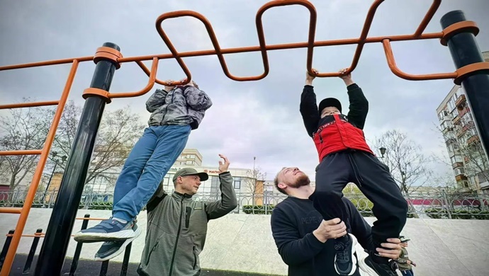 Birleşik Rusya, Astrahan bölgesindeki park ve meydanlarda bir dizi kitlesel egzersiz etkinliği başlattı