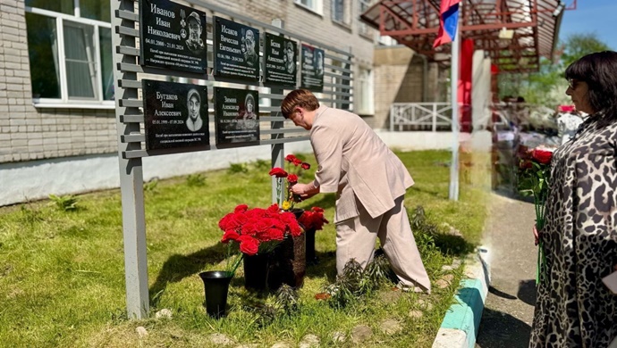 По инициативе «Единой России» в деревне Дюдьково Ярославской области открыли мемориальные доски погибшим бойцам СВО